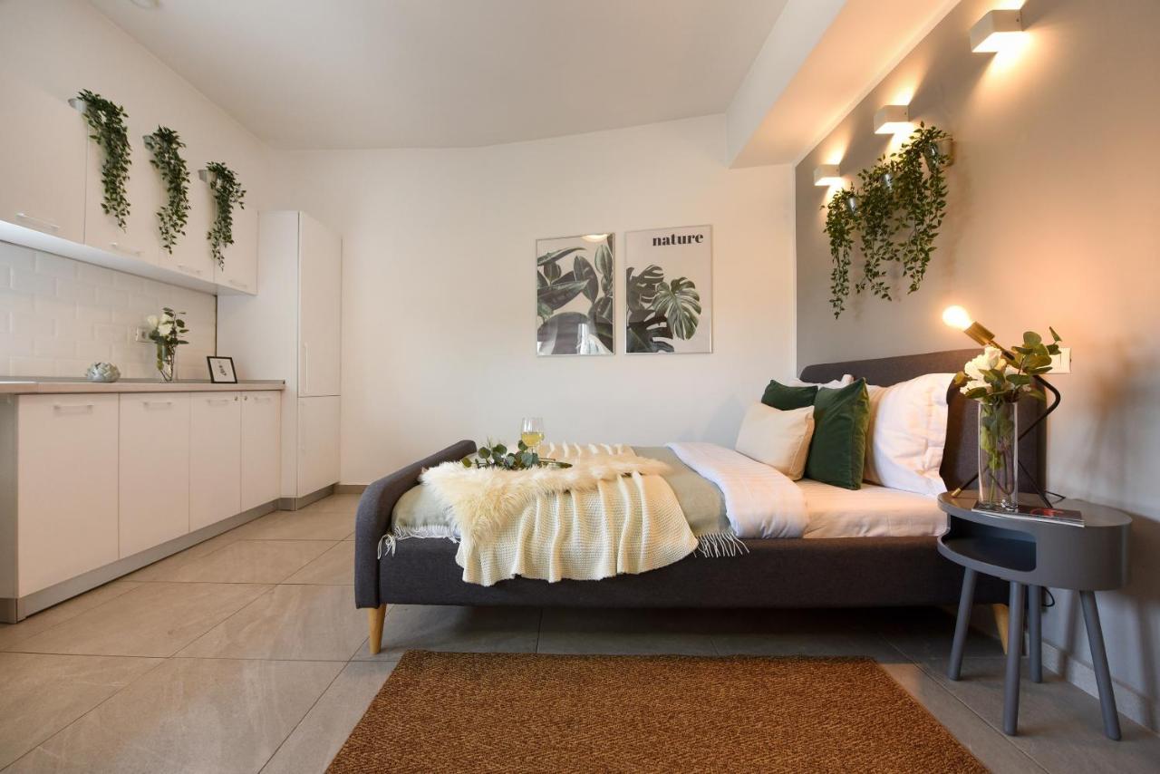 בוקרשט Read All About It - Stylish Central Studio מראה חיצוני תמונה