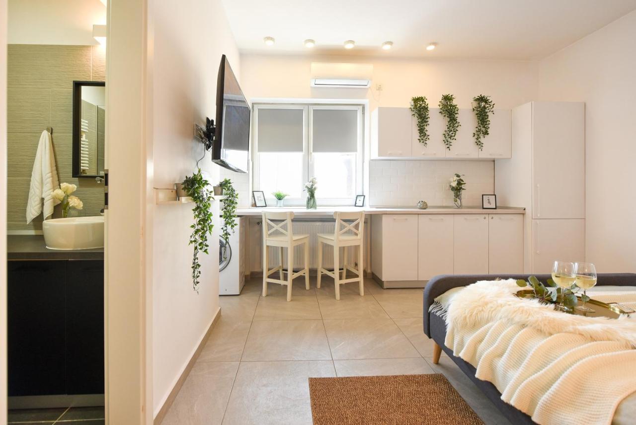 בוקרשט Read All About It - Stylish Central Studio מראה חיצוני תמונה