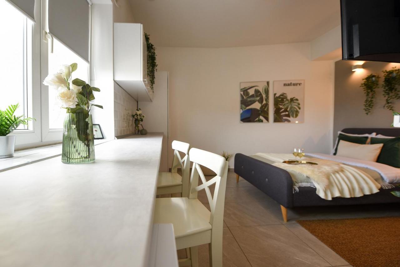 בוקרשט Read All About It - Stylish Central Studio מראה חיצוני תמונה
