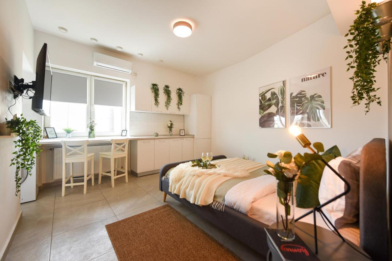 בוקרשט Read All About It - Stylish Central Studio מראה חיצוני תמונה